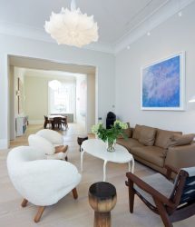 O design da sala de estar na cor da neve branca - criando obras-primas de elite 135+ Fotos de soluções de estilo real no interior