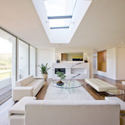 O design da sala de estar na cor da neve branca - criando obras-primas de elite 135+ Fotos de soluções de estilo real no interior