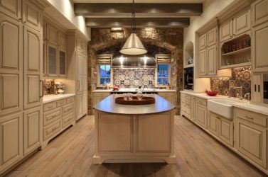 Pedra decorativa na cozinha - 130 opções de design para belos desenhos
