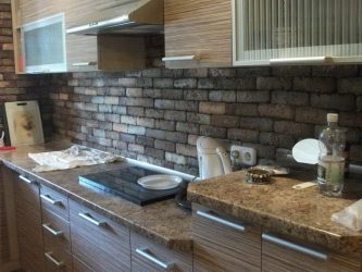 Pedra decorativa na cozinha - 130 opções de design para belos desenhos