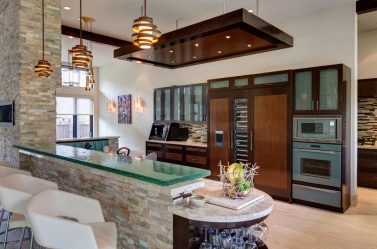 Pedra decorativa na cozinha - 130 opções de design para belos desenhos
