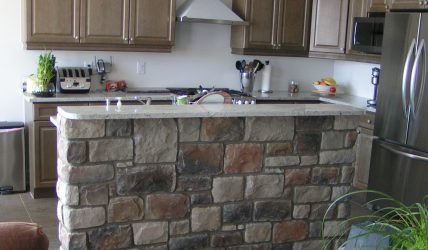 Pedra decorativa na cozinha - 130 opções de design para belos desenhos