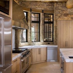 Pedra decorativa na cozinha - 130 opções de design para belos desenhos