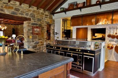 Pedra decorativa na cozinha - 130 opções de design para belos desenhos