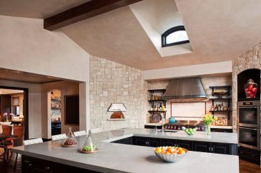 Pedra decorativa na cozinha - 130 opções de design para belos desenhos