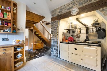 Pedra decorativa na cozinha - 130 opções de design para belos desenhos