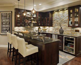 Pedra decorativa na cozinha - 130 opções de design para belos desenhos