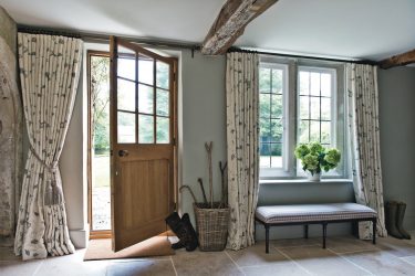 Estilo simples e multifacetado no interior de uma casa de campo. Mais de 200 fotos de design natural e simplicidade