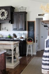 Estilo simples e multifacetado no interior de uma casa de campo. Mais de 200 fotos de design natural e simplicidade