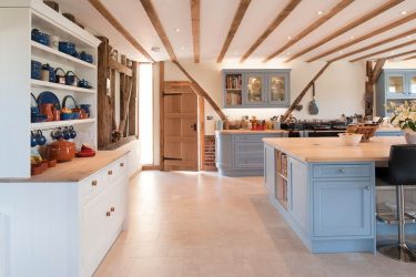 Estilo simples e multifacetado no interior de uma casa de campo. Mais de 200 fotos de design natural e simplicidade