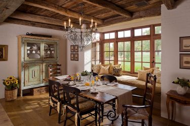 Estilo simples e multifacetado no interior de uma casa de campo. Mais de 200 fotos de design natural e simplicidade