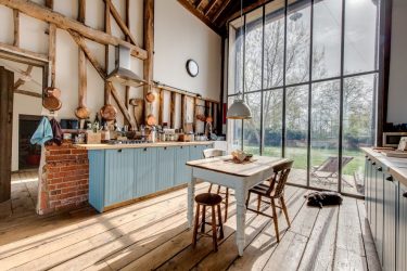 Estilo simples e multifacetado no interior de uma casa de campo. Mais de 200 fotos de design natural e simplicidade
