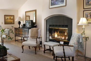 Estilo simples e multifacetado no interior de uma casa de campo. Mais de 200 fotos de design natural e simplicidade