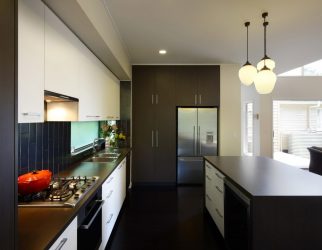 Como pendurar as fotos certas no interior da cozinha - 205+ (Foto) Idéias elegantes e bonitas