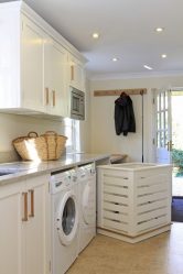 Cesto de roupa na casa de banho: 145+ (foto) construído, vime, canto