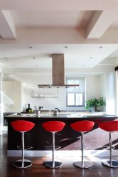 A magia da cor que afeta nossa percepção do interior: Design de uma cozinha vermelha em cores brilhantes (mais de 115 fotos)