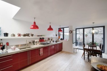 A magia da cor que afeta nossa percepção do interior: Design de uma cozinha vermelha em cores brilhantes (mais de 115 fotos)