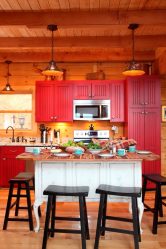 A magia da cor que afeta nossa percepção do interior: Design de uma cozinha vermelha em cores brilhantes (mais de 115 fotos)