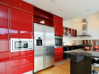 A magia da cor que afeta nossa percepção do interior: Design de uma cozinha vermelha em cores brilhantes (mais de 115 fotos)