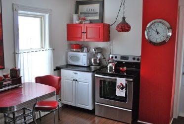 A magia da cor que afeta nossa percepção do interior: Design de uma cozinha vermelha em cores brilhantes (mais de 115 fotos)