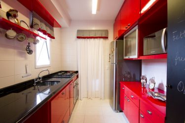 A magia da cor que afeta nossa percepção do interior: Design de uma cozinha vermelha em cores brilhantes (mais de 115 fotos)