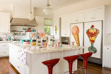 A magia da cor que afeta nossa percepção do interior: Design de uma cozinha vermelha em cores brilhantes (mais de 115 fotos)