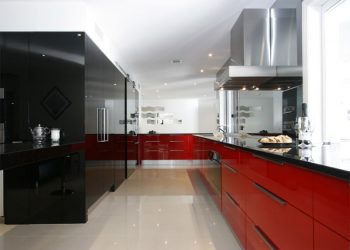 A magia da cor que afeta nossa percepção do interior: Design de uma cozinha vermelha em cores brilhantes (mais de 115 fotos)