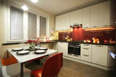 A magia da cor que afeta nossa percepção do interior: Design de uma cozinha vermelha em cores brilhantes (mais de 115 fotos)