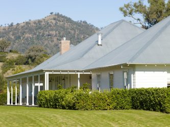 Quais são os telhados das casas? Material, pintura, isolamento - trabalho em tecnologia por fases