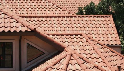 Quais são os telhados das casas? Material, pintura, isolamento - trabalho em tecnologia por fases