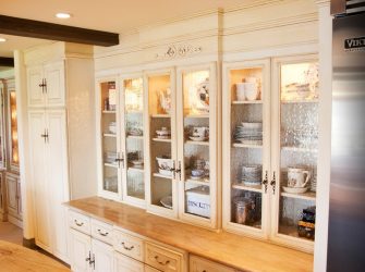การออกแบบห้องครัวที่สวยงามในสไตล์โปรวองซ์: 240+ ภาพถ่ายของการออกแบบที่ทันสมัย ​​(ผนัง, เพดาน, ผ้าม่าน)
