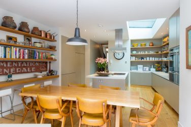 การออกแบบห้องครัวที่สวยงามในสไตล์โปรวองซ์: 240+ ภาพถ่ายของการออกแบบที่ทันสมัย ​​(ผนัง, เพดาน, ผ้าม่าน)