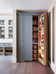 Interior da cozinha com um nicho: Nós decoramos o espaço da cozinha corretamente (na parede, sob a janela, no canto)