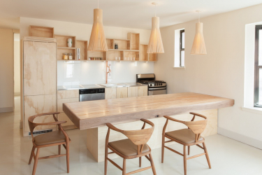 Interior da cozinha com um nicho: Nós decoramos o espaço da cozinha corretamente (na parede, sob a janela, no canto)