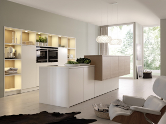Interior da cozinha com um nicho: Nós decoramos o espaço da cozinha corretamente (na parede, sob a janela, no canto)