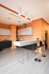 Interior da cozinha com um nicho: Nós decoramos o espaço da cozinha corretamente (na parede, sob a janela, no canto)