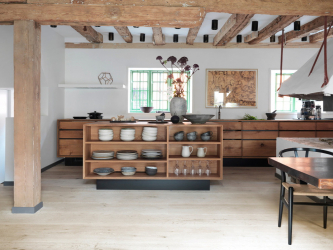 Interior da cozinha com um nicho: Nós decoramos o espaço da cozinha corretamente (na parede, sob a janela, no canto)