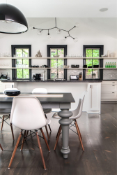 Interior da cozinha com um nicho: Nós decoramos o espaço da cozinha corretamente (na parede, sob a janela, no canto)
