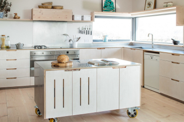 Interior da cozinha com um nicho: Nós decoramos o espaço da cozinha corretamente (na parede, sob a janela, no canto)