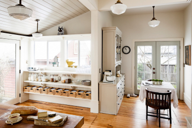 Interior da cozinha com um nicho: Nós decoramos o espaço da cozinha corretamente (na parede, sob a janela, no canto)