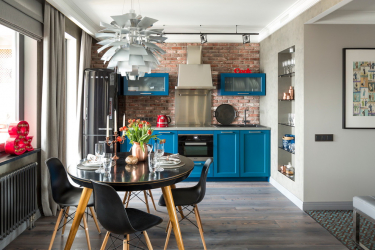 Interior da cozinha com um nicho: Nós decoramos o espaço da cozinha corretamente (na parede, sob a janela, no canto)