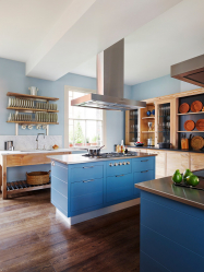 Interior da cozinha com um nicho: Nós decoramos o espaço da cozinha corretamente (na parede, sob a janela, no canto)