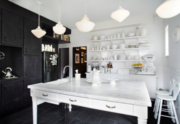 Interior da cozinha com um nicho: Nós decoramos o espaço da cozinha corretamente (na parede, sob a janela, no canto)
