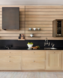 Interior da cozinha com um nicho: Nós decoramos o espaço da cozinha corretamente (na parede, sob a janela, no canto)