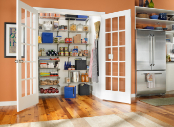 Interior da cozinha com um nicho: Nós decoramos o espaço da cozinha corretamente (na parede, sob a janela, no canto)
