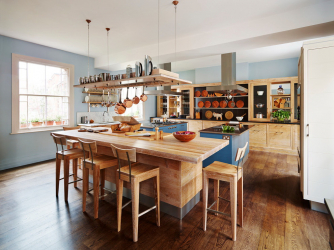 Interior da cozinha com um nicho: Nós decoramos o espaço da cozinha corretamente (na parede, sob a janela, no canto)