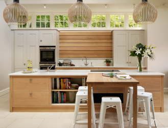 Interior da cozinha com um nicho: Nós decoramos o espaço da cozinha corretamente (na parede, sob a janela, no canto)