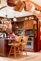 Interior da cozinha com um nicho: Nós decoramos o espaço da cozinha corretamente (na parede, sob a janela, no canto)