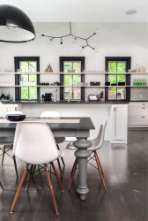 Interior da cozinha com um nicho: Nós decoramos o espaço da cozinha corretamente (na parede, sob a janela, no canto)