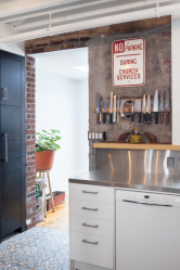 Interior da cozinha com um nicho: Nós decoramos o espaço da cozinha corretamente (na parede, sob a janela, no canto)